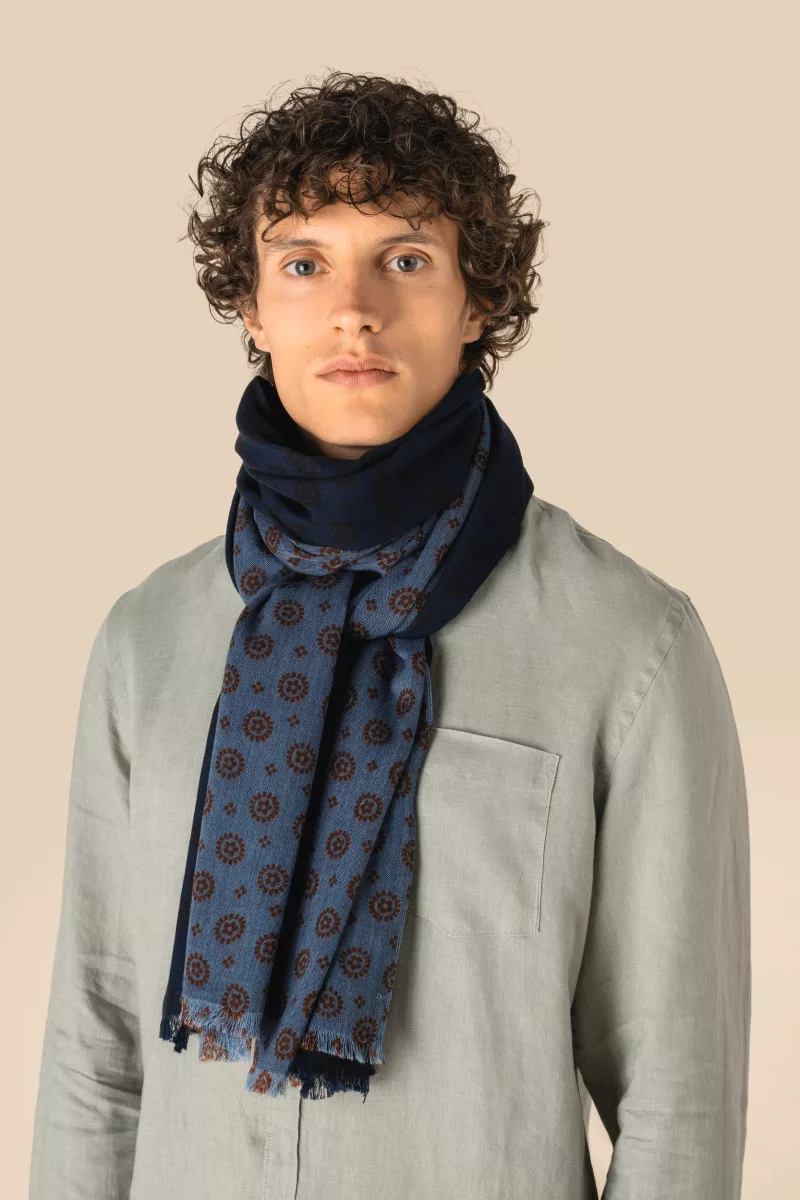 Unisex-Schal mit Blumenmuster, Blue Garnet Flowers